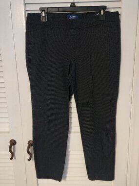 Old navy Black & Whirw Pixie Pants - Size 14